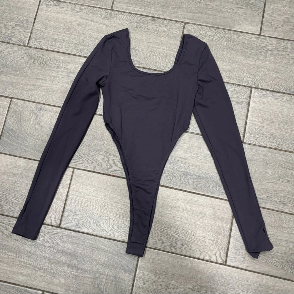 Akira Long Sleeve Bodysuit Top Scoop Neck Thong Size Small - Picture 2 of 7